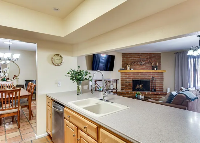 Main House + Casita: Peaceful Retreat! Tucson