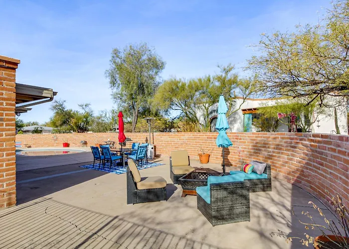 Main House + Casita: Peaceful Retreat! Tucson