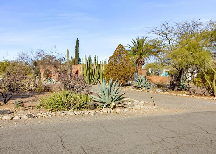 Main House + Casita: Peaceful Retreat! * Tucson